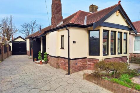 2 bedroom semi-detached bungalow for sale