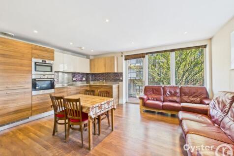Howard Road, Stanmore, HA7 3 bed flat for sale