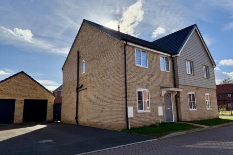 3 bedroom semi-detached house for sale