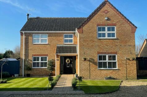 4 bedroom detached house for sale