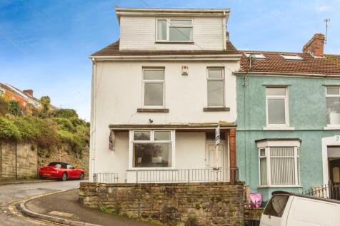 5 bedroom end of terrace house for sale
