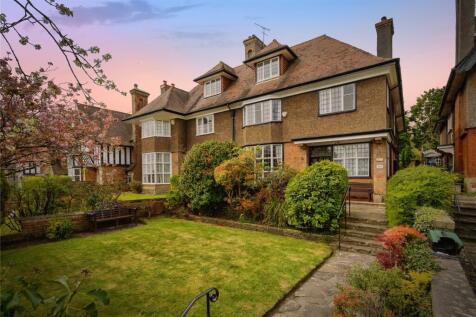 5 bedroom semi-detached house for sale