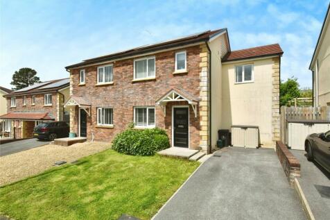 4 bedroom semi-detached house for sale