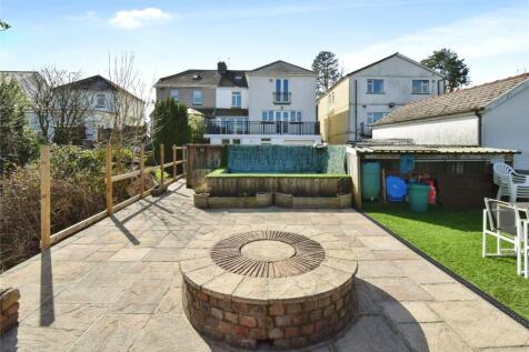 5 bedroom semi-detached house for sale