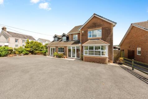 5 bedroom detached house for sale