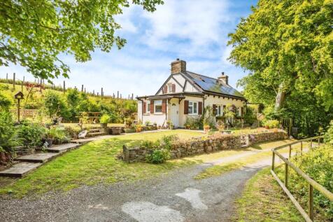 2 bedroom detached house for sale