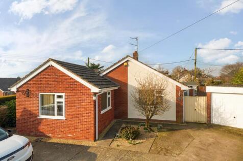 Kenwick View, Tetchill. 3 bed bungalow for sale