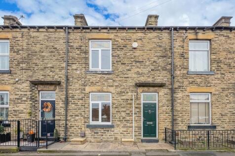 Bradford Road, Batley 3 bed terraced house for sale