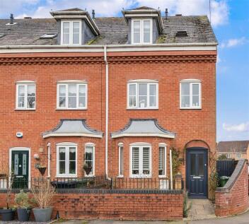 3 bedroom end of terrace house for sale