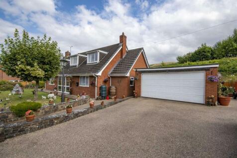 Sale Lane, Trewern, SY21 8SY 4 bed bungalow for sale