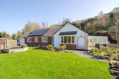 Llanerfyl, SY21 0EP 4 bed bungalow for sale