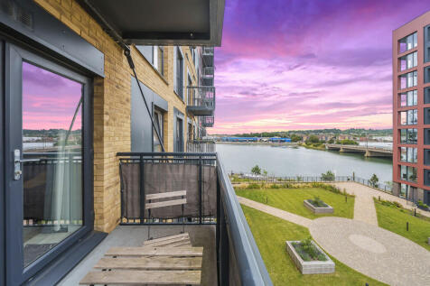 Meridian Way, Southampton, Hampshire 2 bed apartment for sale