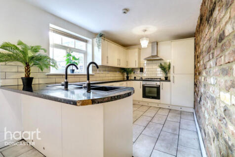 Hennessey Court, Southfield Road... 4 bed barn conversion for sale