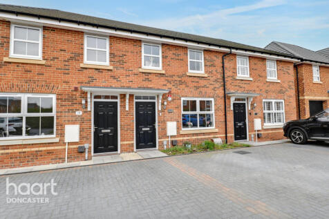 Woodland Crescent, Hatfield, Doncaster 3 bed terraced house for sale