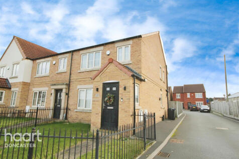 Doncaster Road, Branton, Doncaster 3 bed end of terrace house for sale