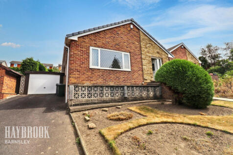 Kingsway, Mapplewell 3 bed detached bungalow for sale