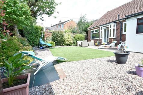 Walmersley Old Road, Bury BL9 2 bed detached bungalow for sale