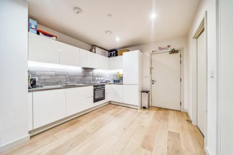 Studio flat for sale