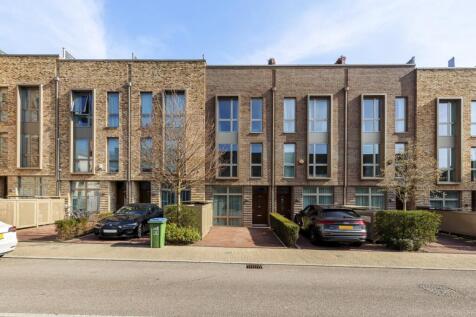3 bedroom town house for sale