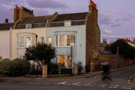 4 bedroom semi-detached house for sale