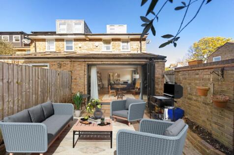 4 bedroom terraced house for sale