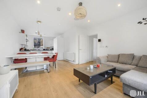 Windsor House, Peloton Avenue... 3 bed apartment for sale