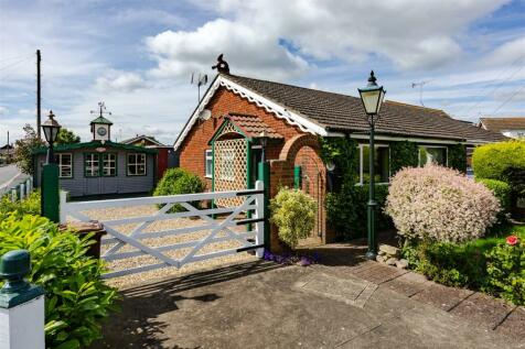 2 bedroom semi-detached bungalow for sale