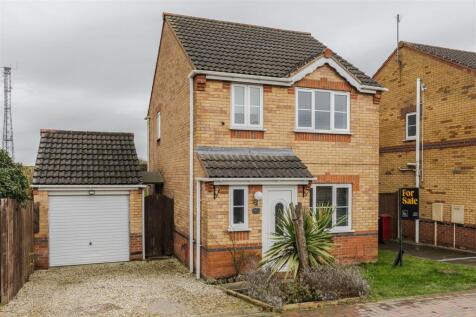 Mitre Gardens, Scunthorpe 3 bed detached house for sale