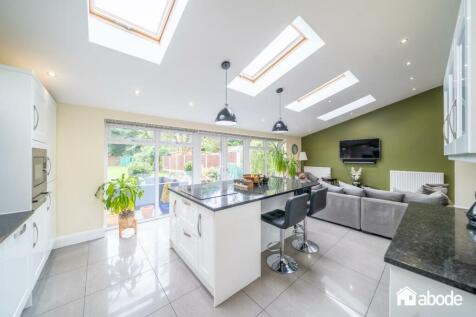 5 bedroom semi-detached house for sale