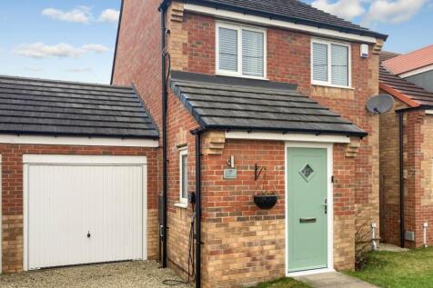 3 bedroom link detached house for sale