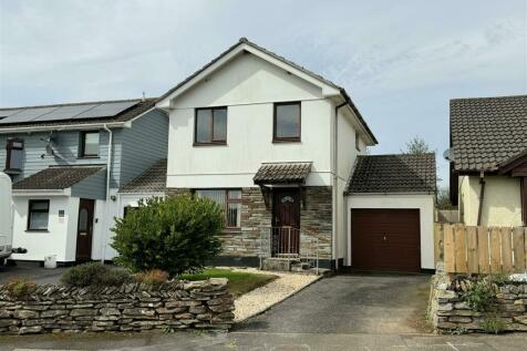 3 bedroom link detached house for sale