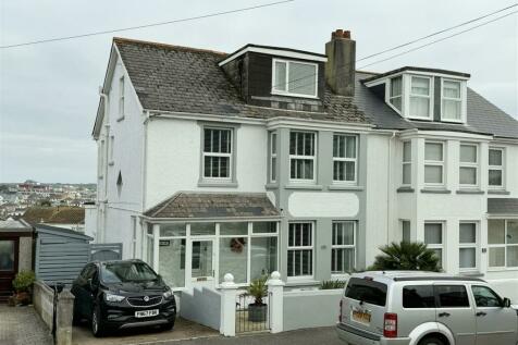 5 bedroom semi-detached house for sale