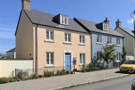 3 bedroom semi-detached house for sale