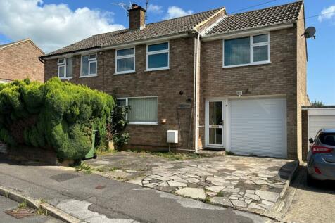 4 bedroom semi-detached house for sale