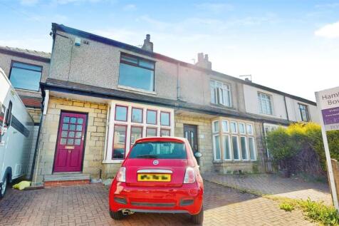 Newlands Grove, Northowram, Halifax 3 bed townhouse for sale