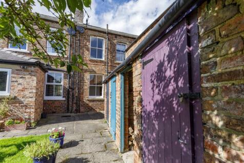 2 bedroom terraced house for sale