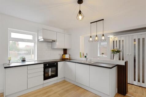 2 bedroom semi-detached house for sale