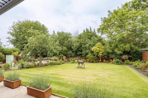 4 bedroom detached bungalow for sale