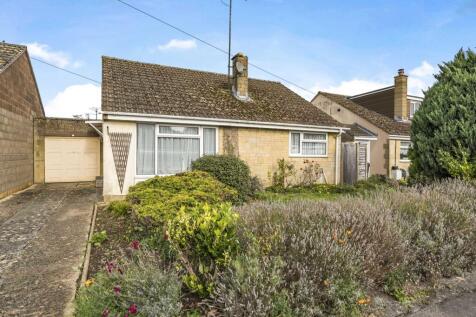 38 Meadow Way, South Cerney, Cirencester 3 bed detached bungalow for sale