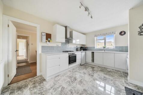 Hanks Close, Malmesbury, Wiltshire, SN16 2 bed detached bungalow for sale