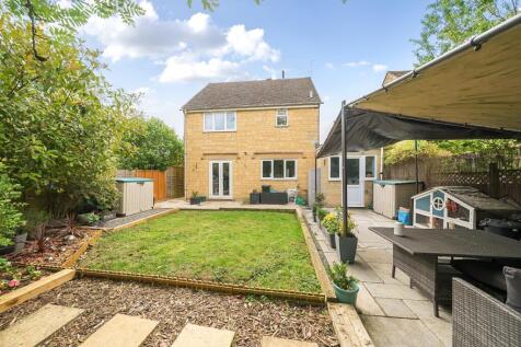 Alexander Drive, Cirencester 4 bed link detached house for sale