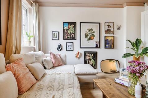 Hanstone Close, Cirencester 3 bed terraced house for sale