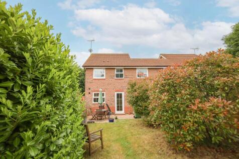 3 bedroom link detached house for sale