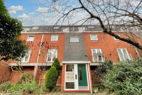 Porchfield Square, Manchester 2 bed flat for sale