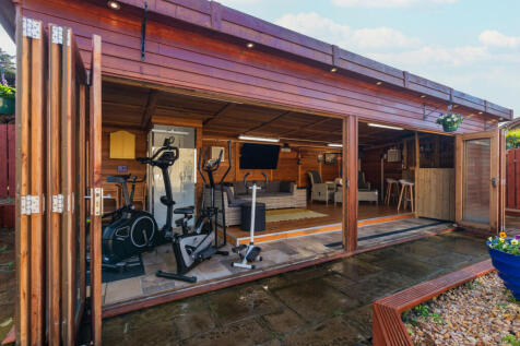 4 bedroom detached bungalow for sale