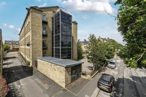 Cavendish Court, Drighlington... 1 bed flat for sale
