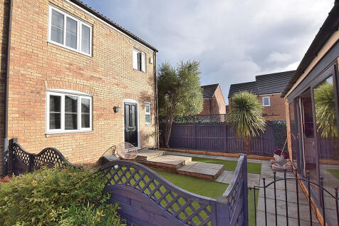 3 bedroom semi-detached house for sale