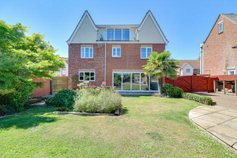 5 bedroom detached house for sale