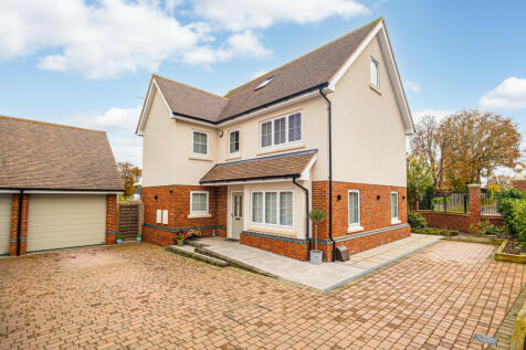 Chase Mews, Benfleet, SS7 5 bed detached house for sale