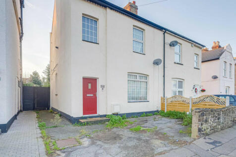 2 bedroom semi-detached house for sale